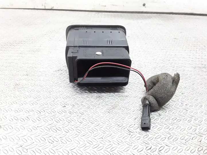 Audi A3/S3 8L (2000 - 2003) 8L0820901 Боковой воздушный дефлектор — фото 3