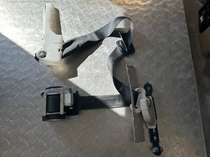 Nissan Juke I F15 (2010 - 2018) 617968000A Передний ремень безопасности — фото 3