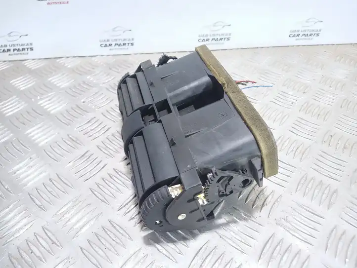 Opel Astra G (1998 - 2004) 90560344 Центральный воздушный дефлектор — фото 5
