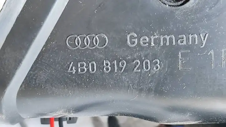 Audi A6 S6 C5 4B (1997 - 2001) 4B0819203 Центральный воздушный дефлектор — фото 2
