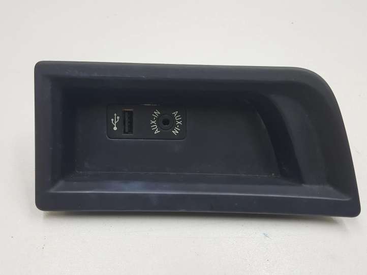 9207357 BMW 3 F30 F35 F31 USB jungtis