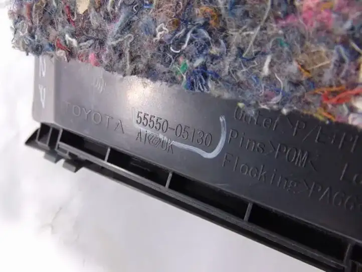 Toyota Avensis T270 (2012 - 2015)  5555005130C0 Ящик для вещей