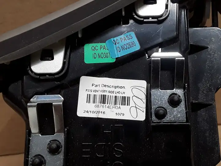 Nissan Qashqai (2013 - 2017) 687614EH0A Боковой воздушный дефлектор — фото 3