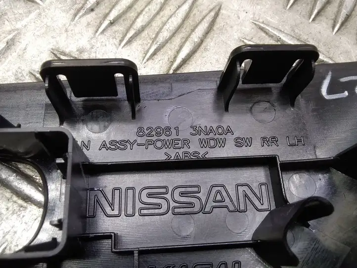 Nissan Leaf I (ZE0) (2010 - 2017) 829613NA0A Накладка кнопки стеклоподъемника — фото 2
