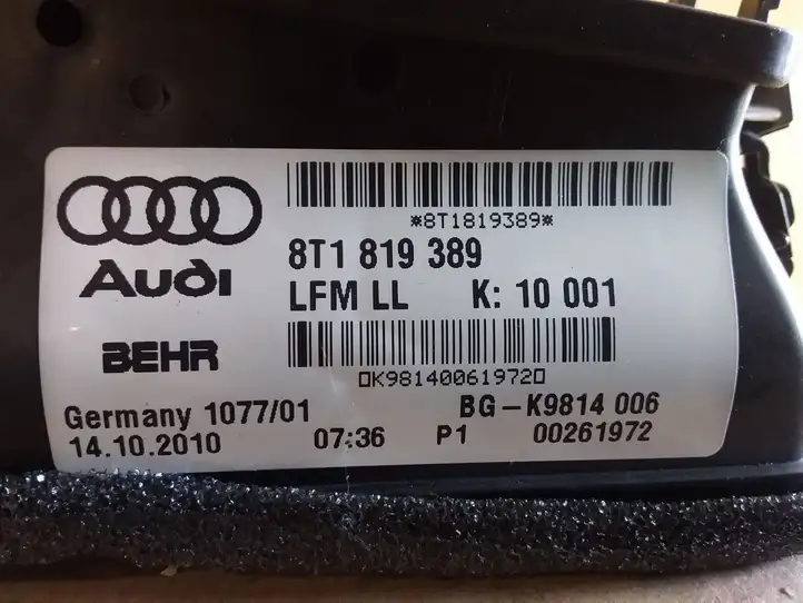 Audi A5 8T 8F (2007 - 2011) 8T1819389 Воздушная решетка панели — фото 2