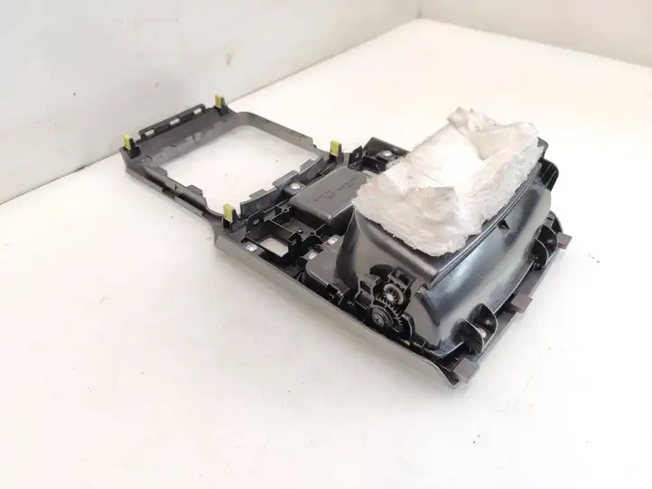 Subaru Outback (2009 - 2014) 92134AJ000 Вещевой ящик — фото 5