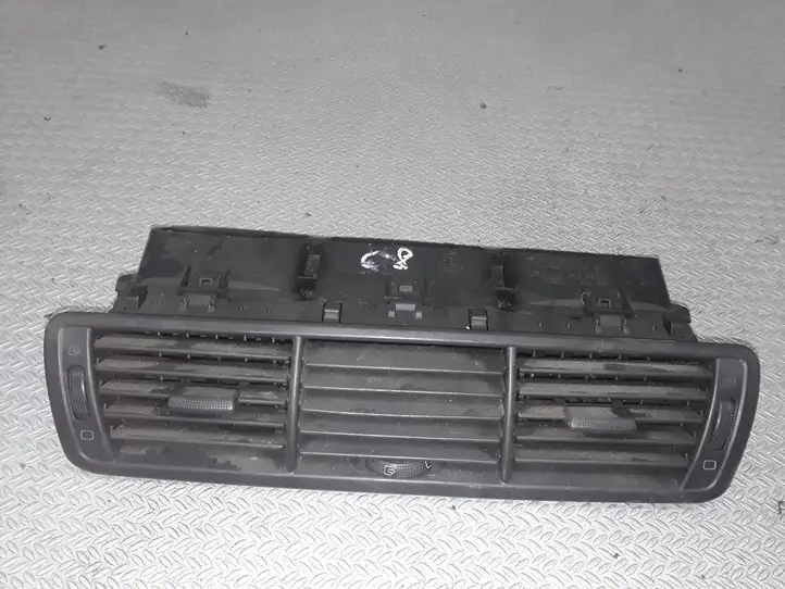 Citroen C8 (2002 - 2008)  1484107077C Центральный дефлектор