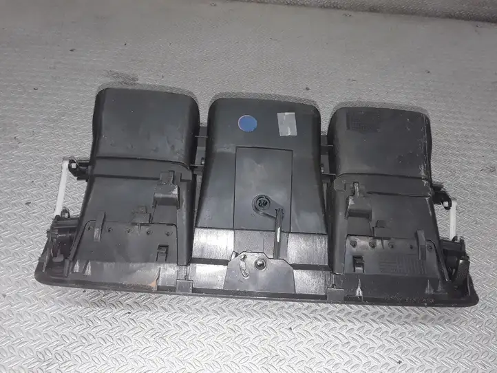 Citroen C8 (2002 - 2008)  1484107077C Центральный дефлектор