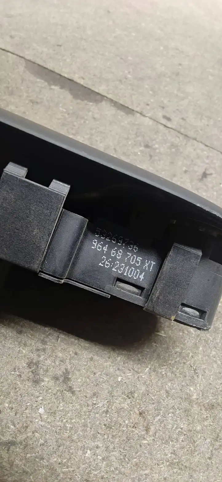 Peugeot 407 (2004 - 2011) 96468705XT Кнопка стеклоподъемников — фото 3