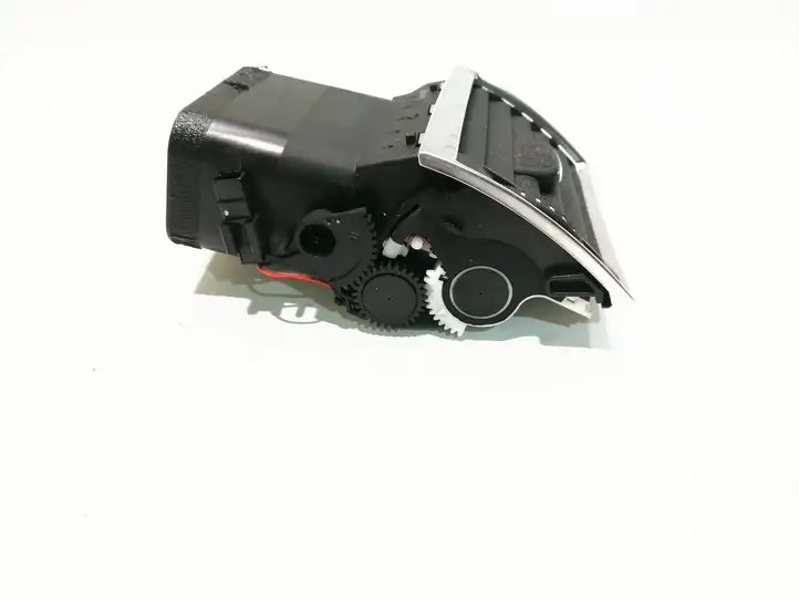 Audi A8 (2002 - 2005)  4E0820902 Боковая воздушный дефлектор