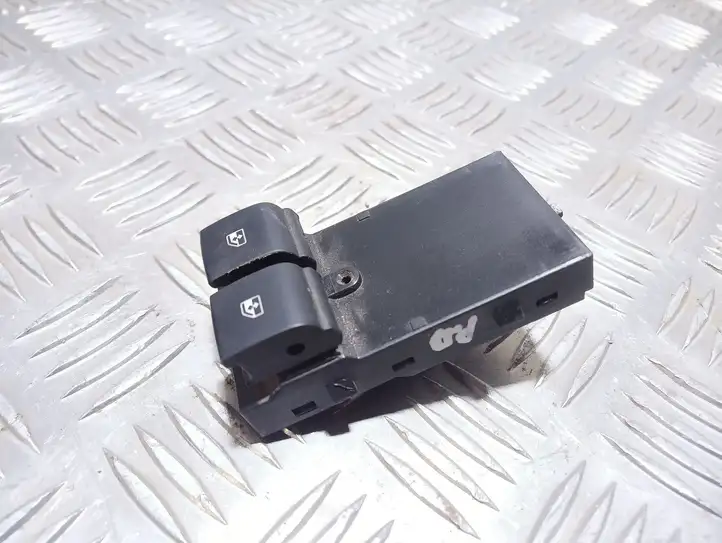Opel Astra J (2009 - 2012) 13305978 Кнопка стеклоподъемников — фото 2