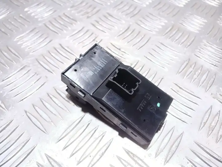 Opel Astra J (2009 - 2012) 13305978 Кнопка стеклоподъемников — фото 3