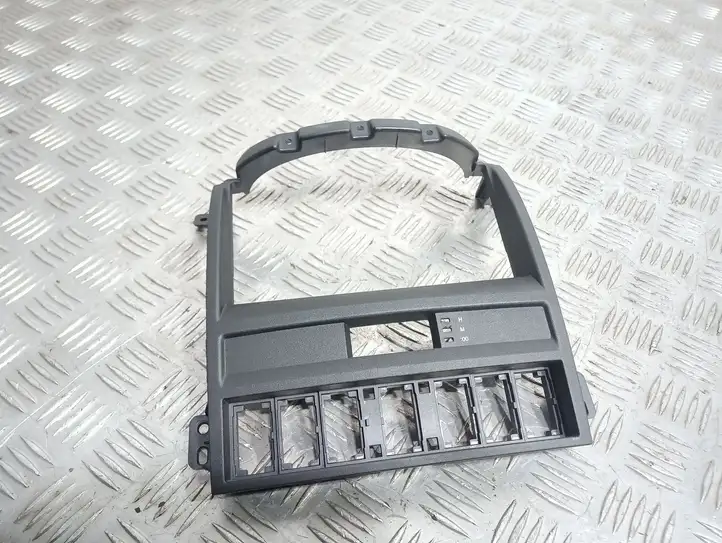 Kia Sorento (2002 - 2006)  847603E100 Отделка радио/ навигации