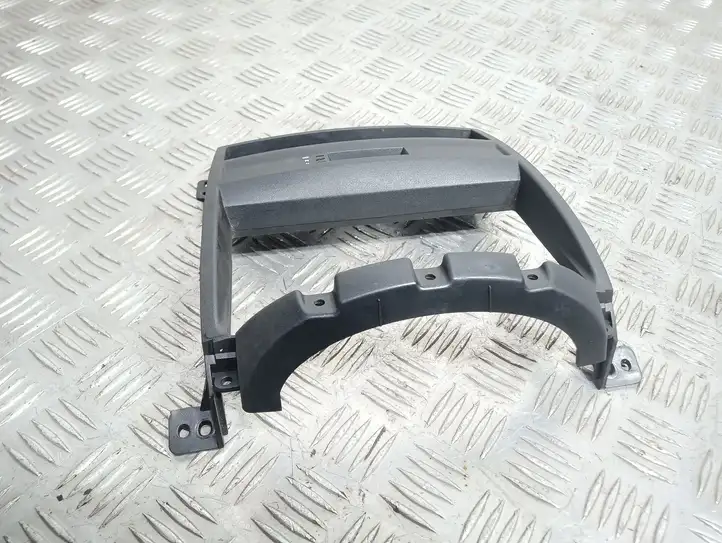 Kia Sorento (2002 - 2006)  847603E100 Отделка радио/ навигации