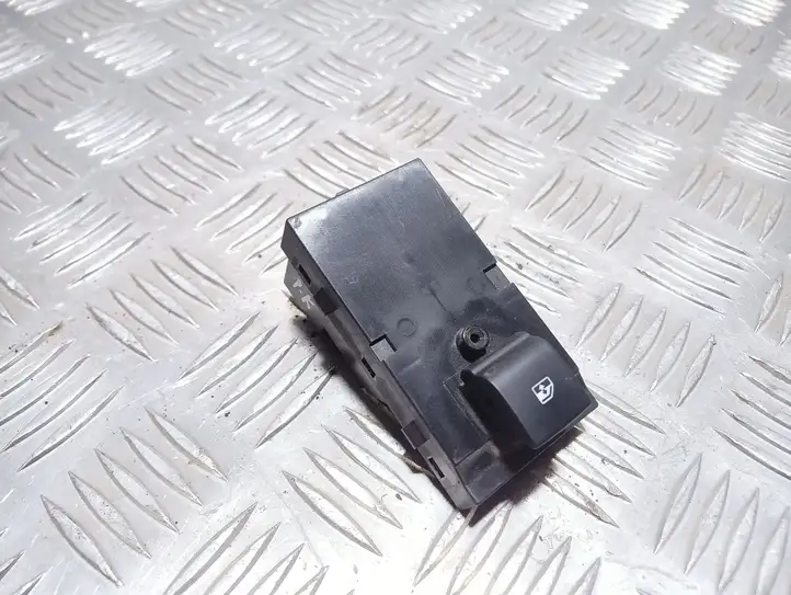 Opel Astra J (2009 - 2012) 13301886 Кнопка стеклоподъемников — фото 1