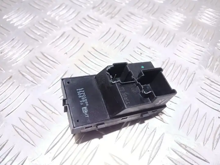 Opel Astra J (2009 - 2012) 13301886 Кнопка стеклоподъемников — фото 2
