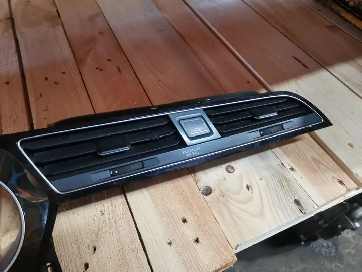 Volkswagen Touran III (2016 - )   Центральный дефлектор