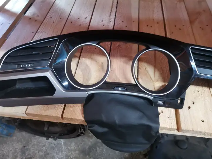 Volkswagen Touran III (2016 - )   Центральный дефлектор