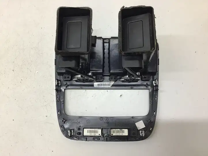 Dodge Grand Caravan (2007 - 2020) 1SQ531X9AE Центральный воздушный дефлектор — фото 9