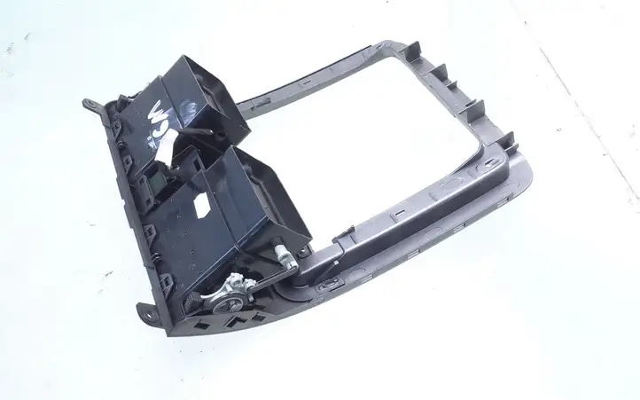 Volkswagen Touran I (2003 - 2010)  1T1819728D Центральный дефлектор