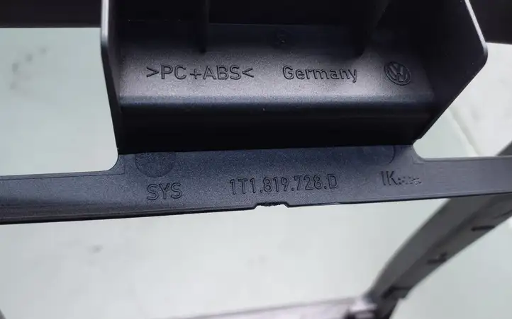 Volkswagen Touran I (2003 - 2010)  1T1819728D Центральный дефлектор