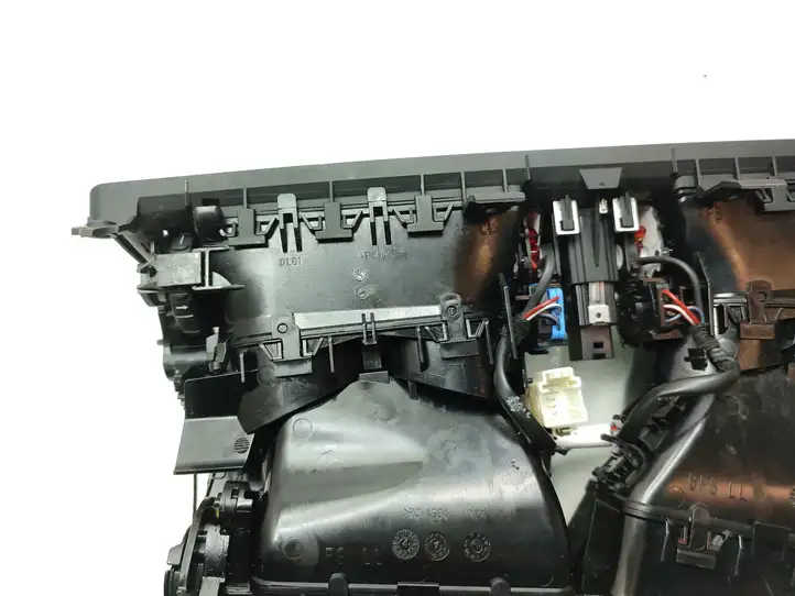 BMW 7 F01 (2008 - 2016) 9115859 Центральный воздушный дефлектор — фото 8