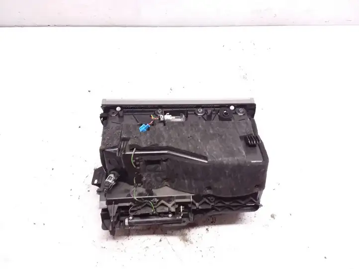 Mercedes-Benz C W204 (2007 - 2014) A2046800091 Вещевой ящик — фото 4