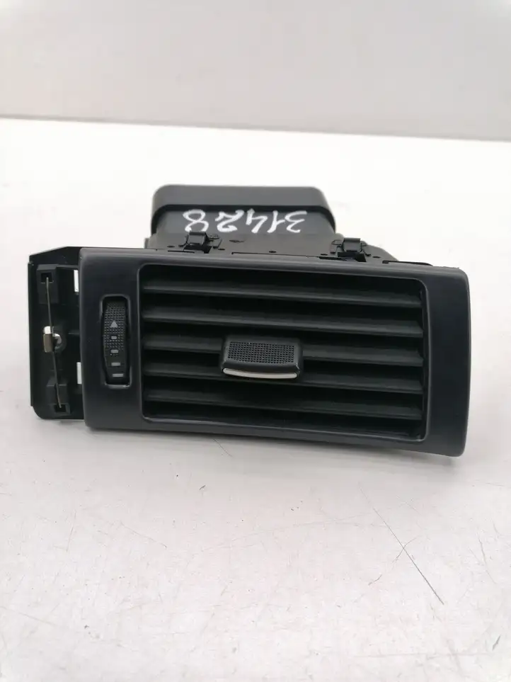 Audi A6 S6 C5 4B (2001 - 2004) 4B1820902 Боковой воздушный дефлектор — фото 1