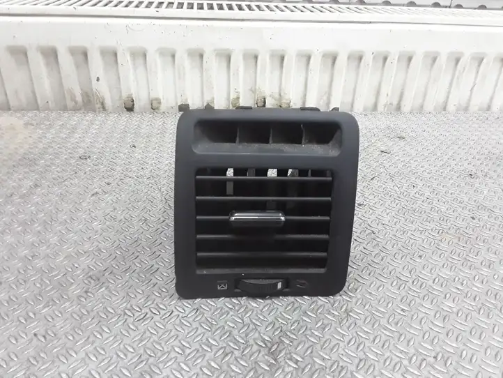 Toyota Corolla Verso E121 (2001 - 2004) 5565013020 Боковой воздушный дефлектор — фото 1