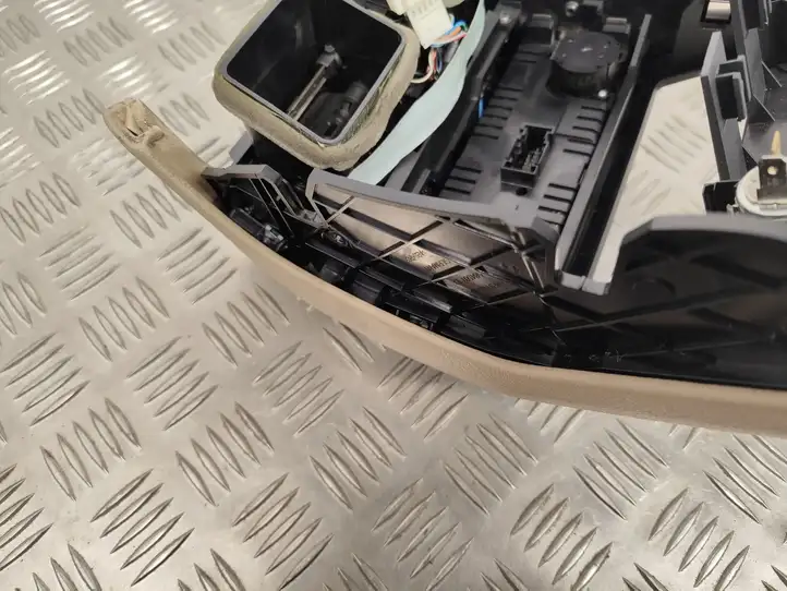 BMW 7 F01 (2008 - 2016) 9171272 Другая деталь консоли (туннеля) — фото 3