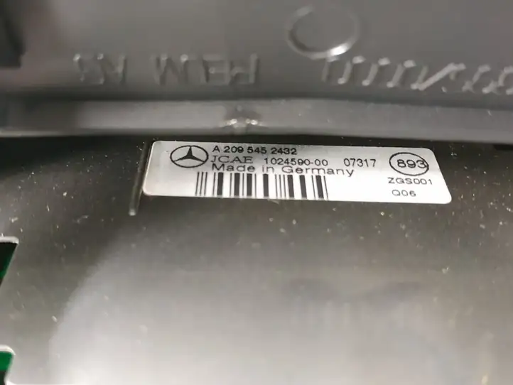 Mercedes-Benz CLK A209,C209 (2002 - 2009) Центральный воздушный дефлектор — фото 8