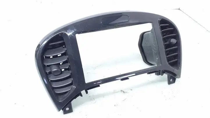 Nissan Juke I F15 (2010 - 2018) 682601KE0A Центральный воздушный дефлектор — фото 1