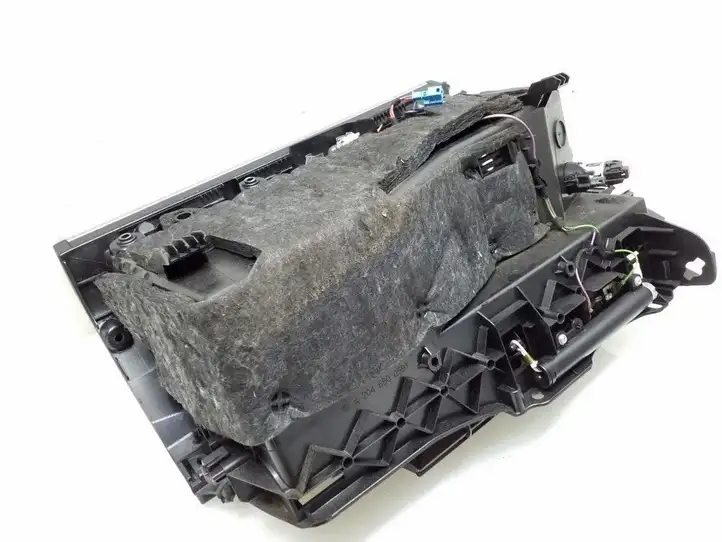 Mercedes-Benz C W204 (2007 - 2014) A2046800491 Вещевой ящик — фото 5