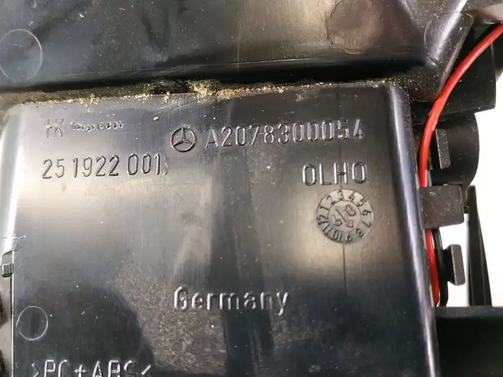 Mercedes-Benz E C207 W207 (2009 - 2017) Центральный воздушный дефлектор — фото 4