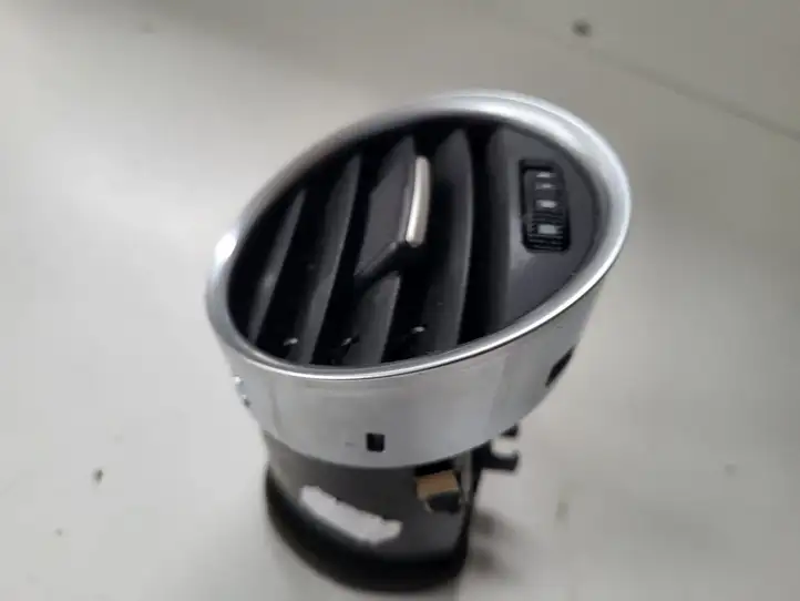 Seat Exeo (3R) (2008 - 2013) Боковой воздушный дефлектор — фото 1