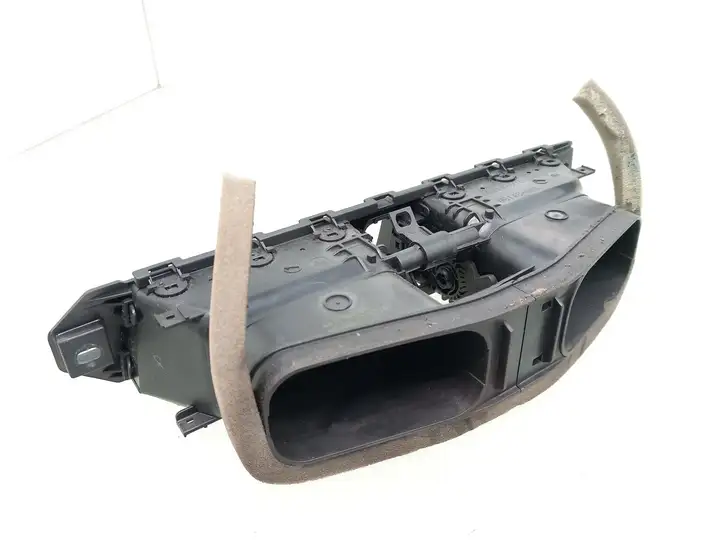 BMW 5 E60 E61 (2004 - 2010) 6910734 Центральный воздушный дефлектор — фото 2