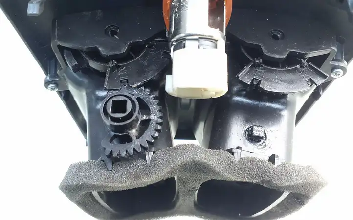 Fiat Croma (2005 - 2011)  1821941303 Центральный дефлектор