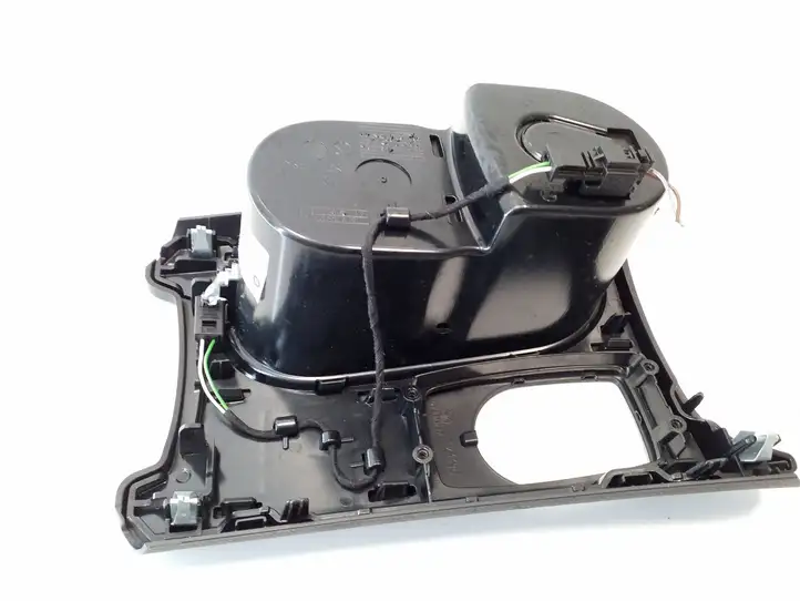 Mercedes-Benz A W176 (2012 - 2018) A1766801610 Подстаканник — фото 3