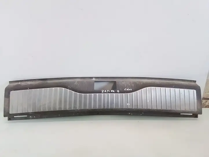 Opel Zafira B (2003 - 2006) 322225228 Отделка порога багажника — фото 1