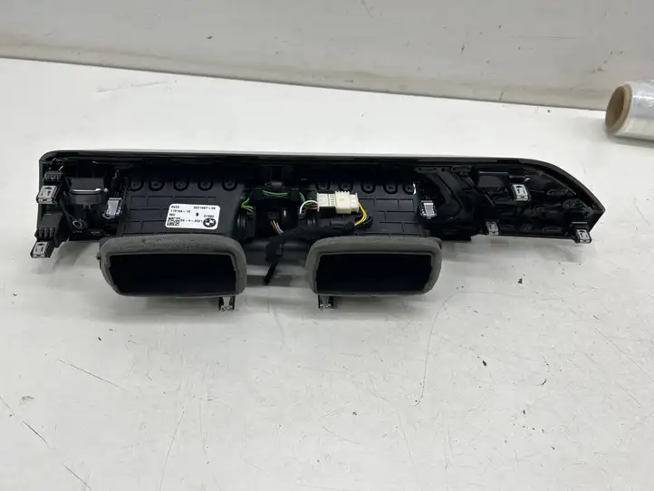 BMW iX3 G08 (2020 - ) 9371467 Центральный воздушный дефлектор — фото 2