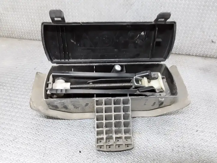 Peugeot 206 (1998 - 2012)   Домкрат (данкрат)