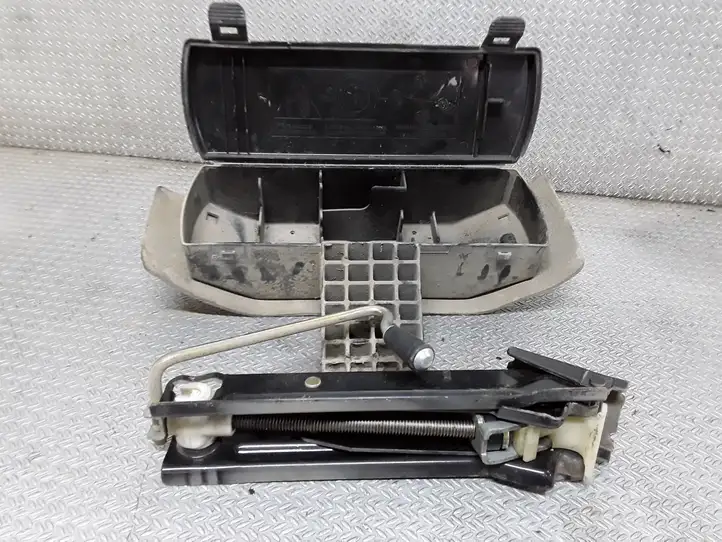 Peugeot 206 (1998 - 2012)   Домкрат (данкрат)