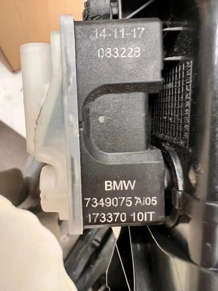 BMW 5 G30 G31 (2016 - ) G30G38 Крышка зарядного разъема — фото 10