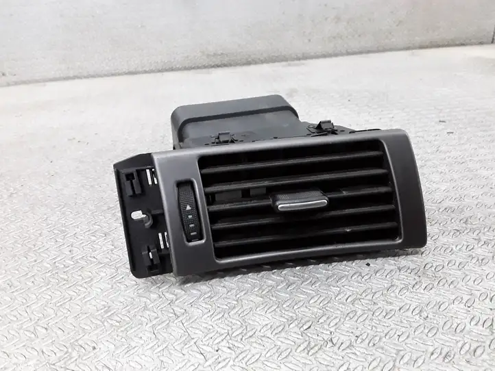 Audi A6 S6 C5 4B (1997 - 2001) 4B1820902 Боковой воздушный дефлектор — фото 1