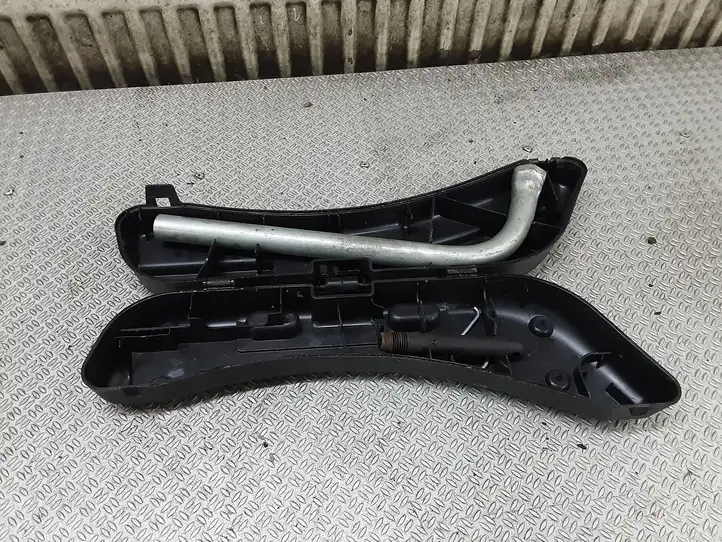 Audi A4 (2000 - 2006)  8E0012111 Комплект инструментов