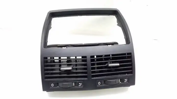 Volkswagen Touareg I (2002 - 2010) 7L6819727 Центральный воздушный дефлектор — фото 1