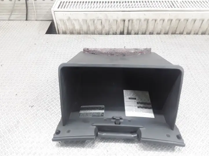 Toyota Yaris (1999 - 2003) 5555052130 Вещевой ящик — фото 1