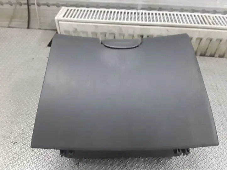 Toyota Yaris (1999 - 2003) 5555052130 Вещевой ящик — фото 3