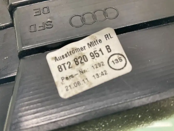 Audi A4 S4 B8 8K (2007 - 2011) 8T2820951B Центральный воздушный дефлектор — фото 3