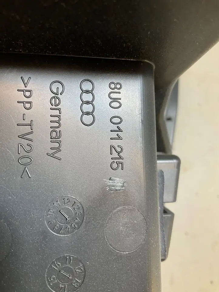 Audi Q3 (2014 - 2018)  8U0011215 Ящик для инструментов